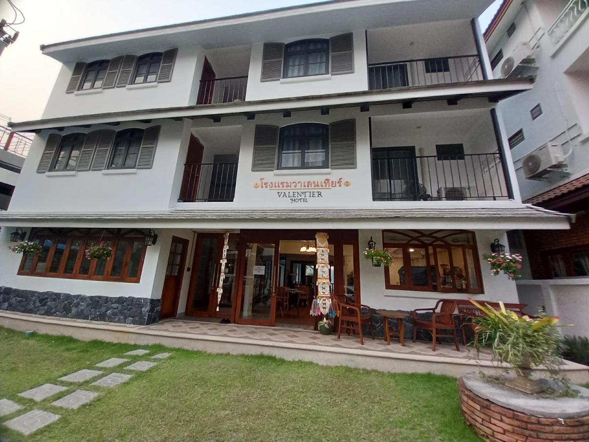Valentier Cafe And Hotel 치앙마이 외부 사진
