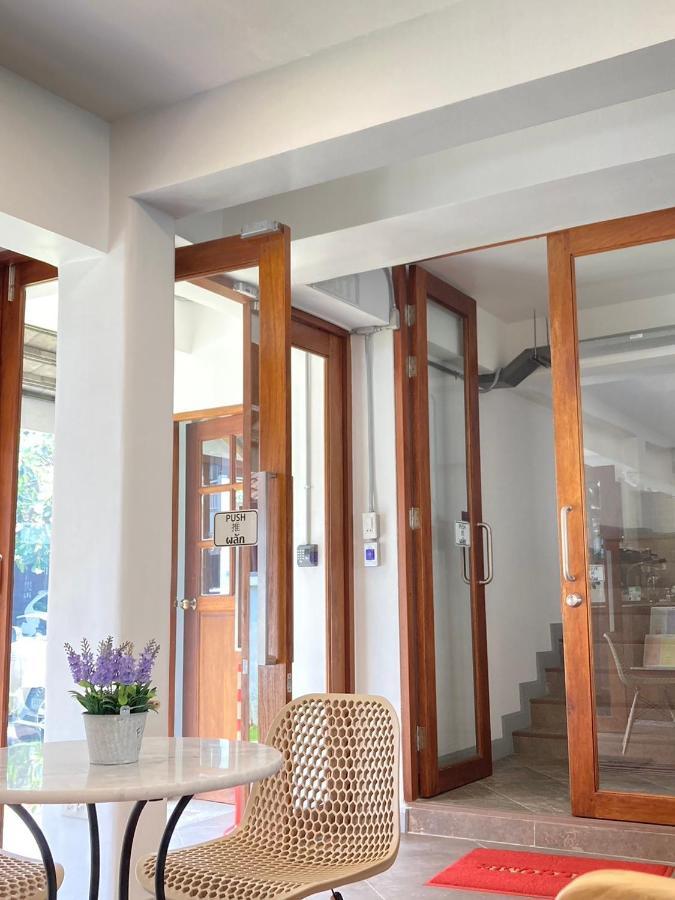 Valentier Cafe And Hotel 치앙마이 외부 사진