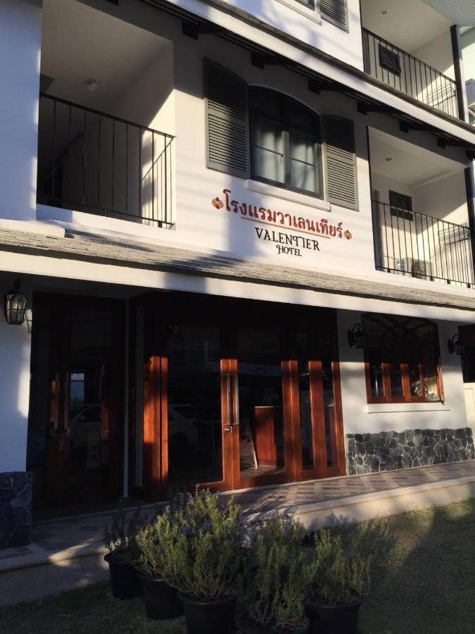 Valentier Cafe And Hotel 치앙마이 외부 사진