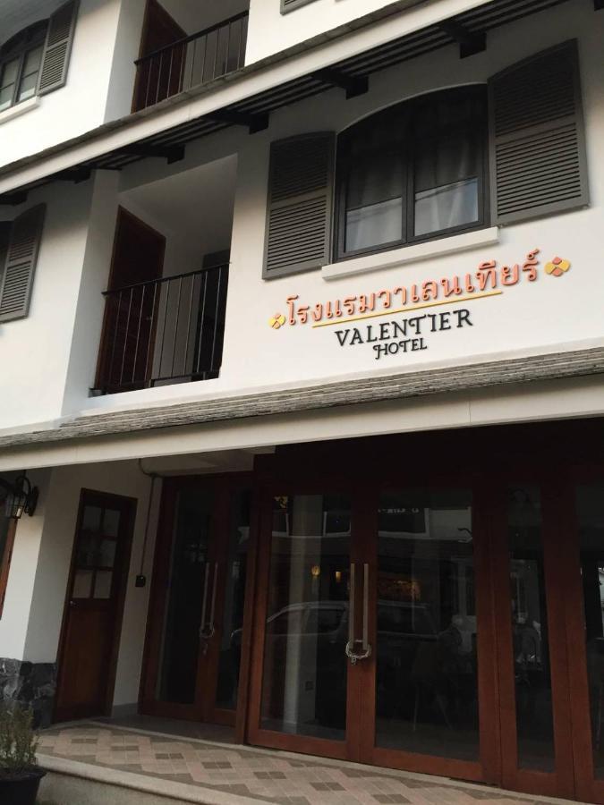 Valentier Cafe And Hotel 치앙마이 외부 사진