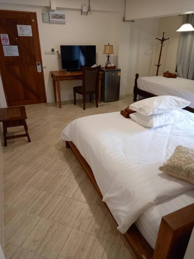 Valentier Cafe And Hotel 치앙마이 외부 사진