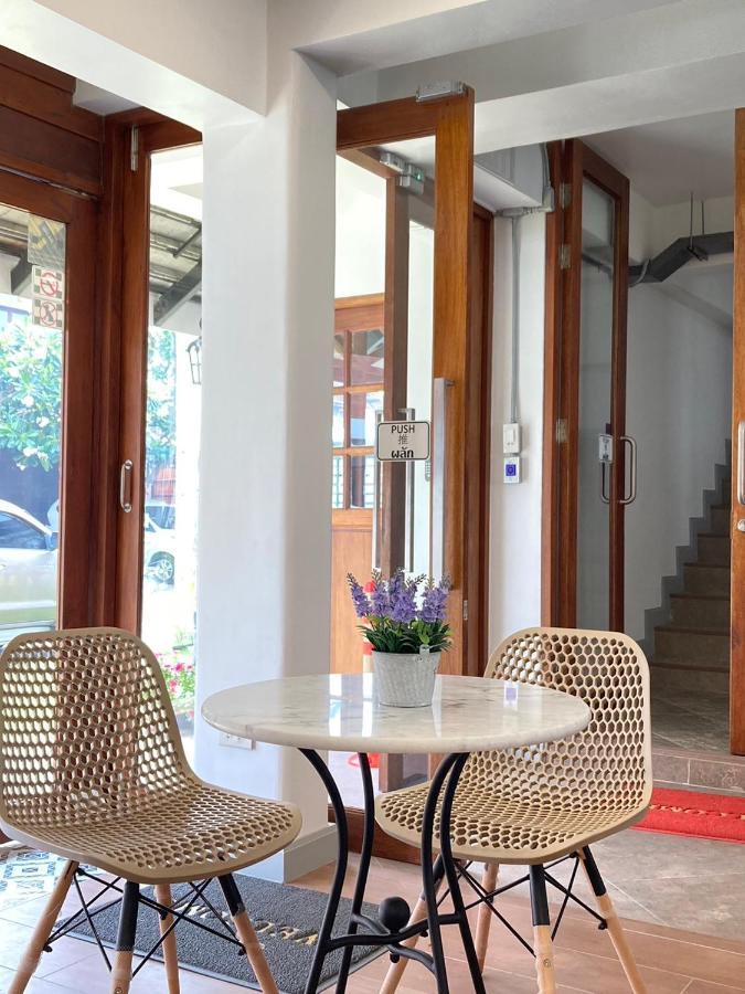 Valentier Cafe And Hotel 치앙마이 외부 사진