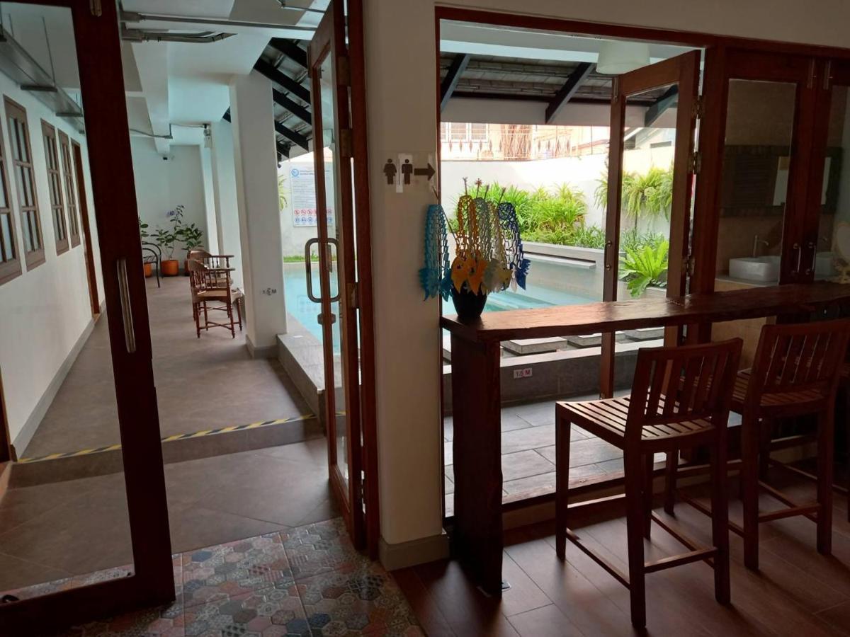 Valentier Cafe And Hotel 치앙마이 외부 사진