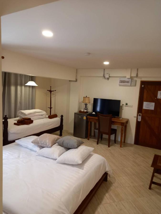 Valentier Cafe And Hotel 치앙마이 외부 사진