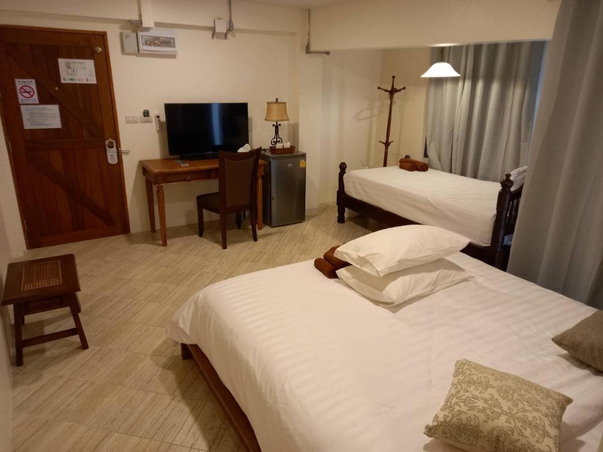 Valentier Cafe And Hotel 치앙마이 외부 사진