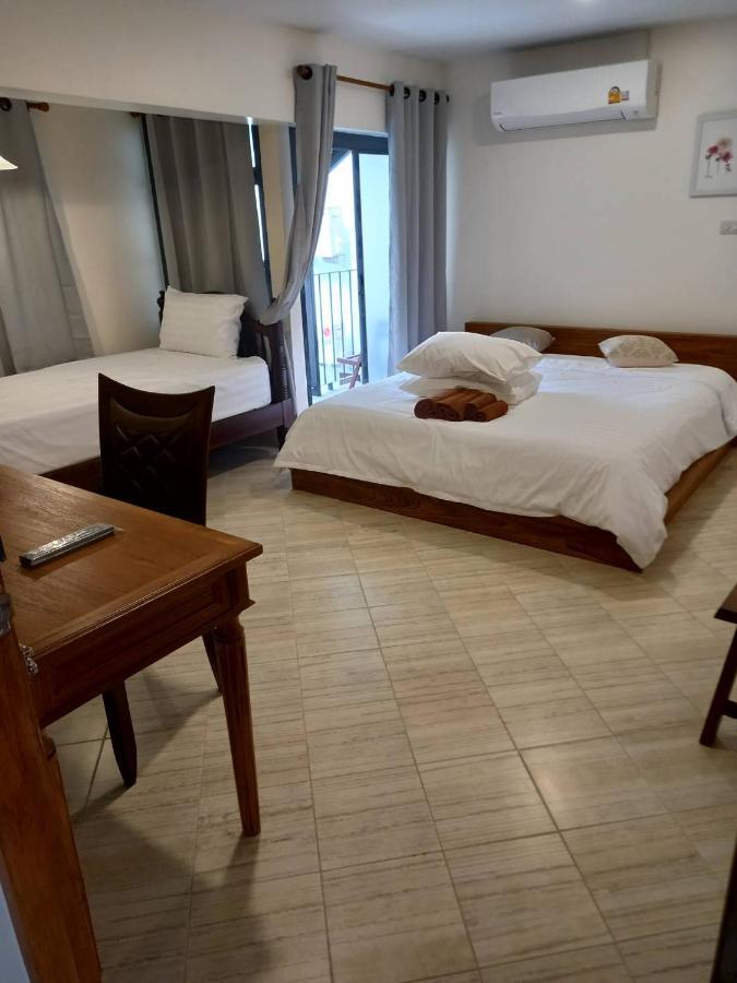 Valentier Cafe And Hotel 치앙마이 외부 사진