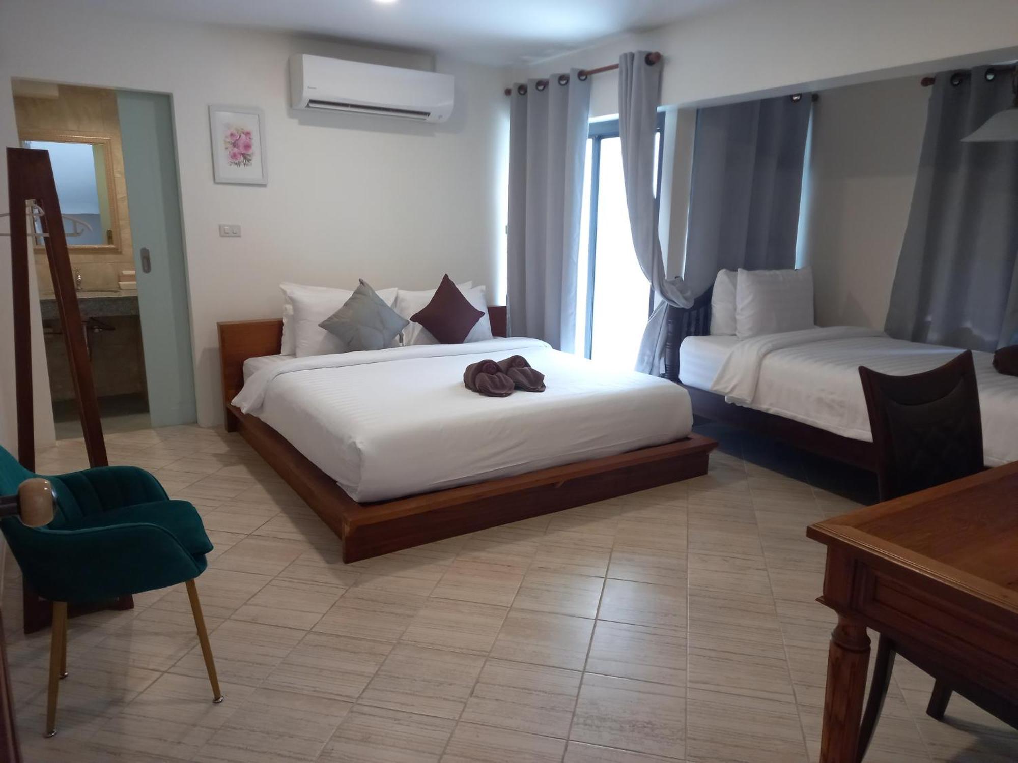Valentier Cafe And Hotel 치앙마이 외부 사진